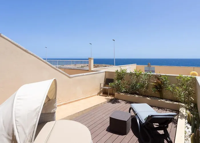 Semesterbostad Home2book Ocean View House El Medano, Pool *