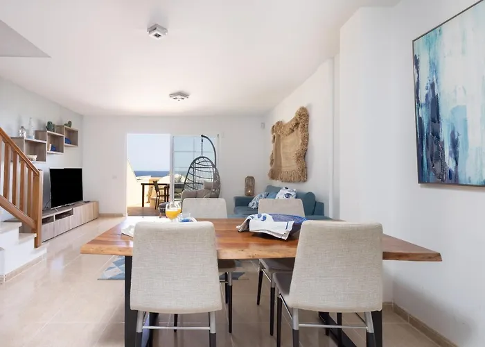 Semesterbostad Home2book Ocean View House El Medano, Pool *