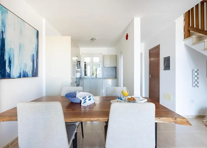 Semesterbostad Home2book Ocean View House El Medano, Pool *